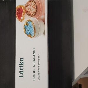 Latika Focus and Balance bath bomb set